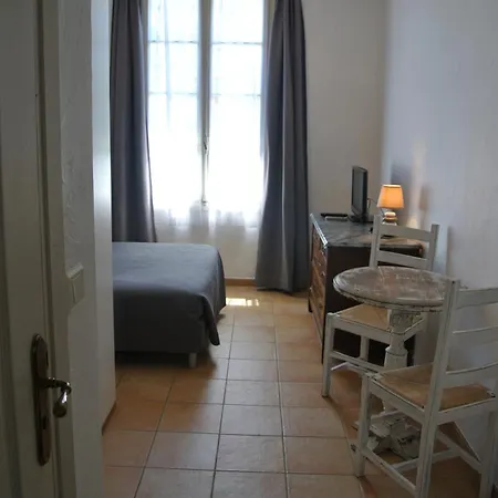 מלון Castel Mistral