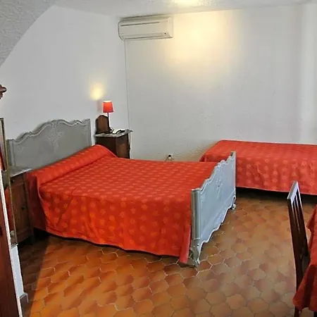 Castel Mistral מלון 3*