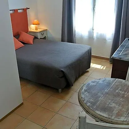 Castel Mistral מלון 3*
