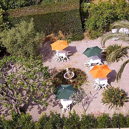 Castel Mistral מלון 3*