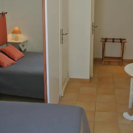 Castel Mistral מלון 3*